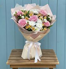 Букет цветов из:  Гвоздики, Орхидеи и Розы в Петино