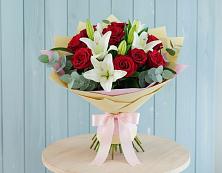 Букет цветов из:  Лилии и Розы в Петино