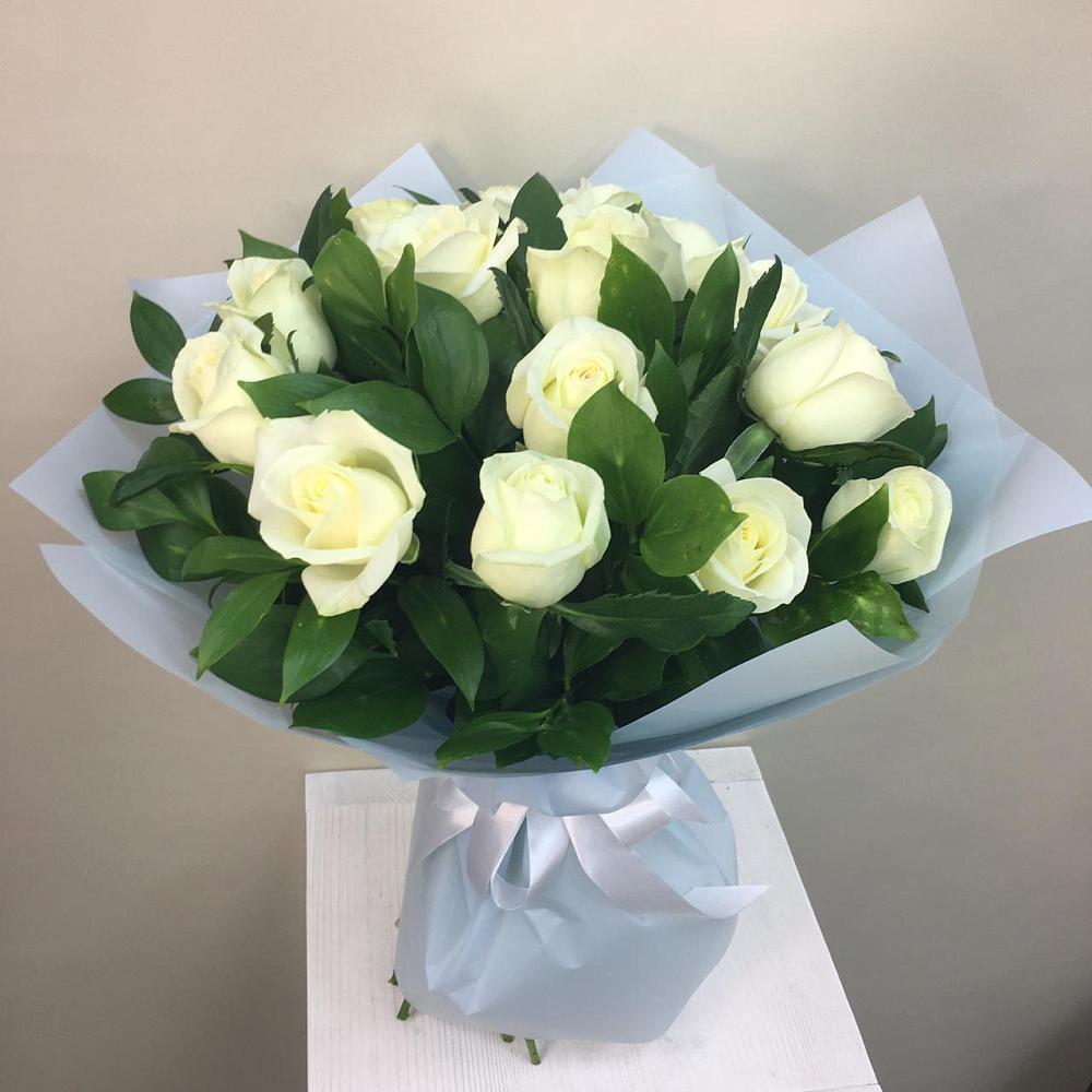 Букет 15 Белых роз Проуд в Петино