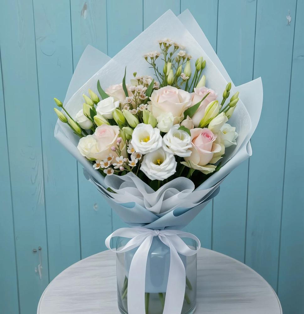 Букет цветов из: Розы и Лизиантусы в Петино