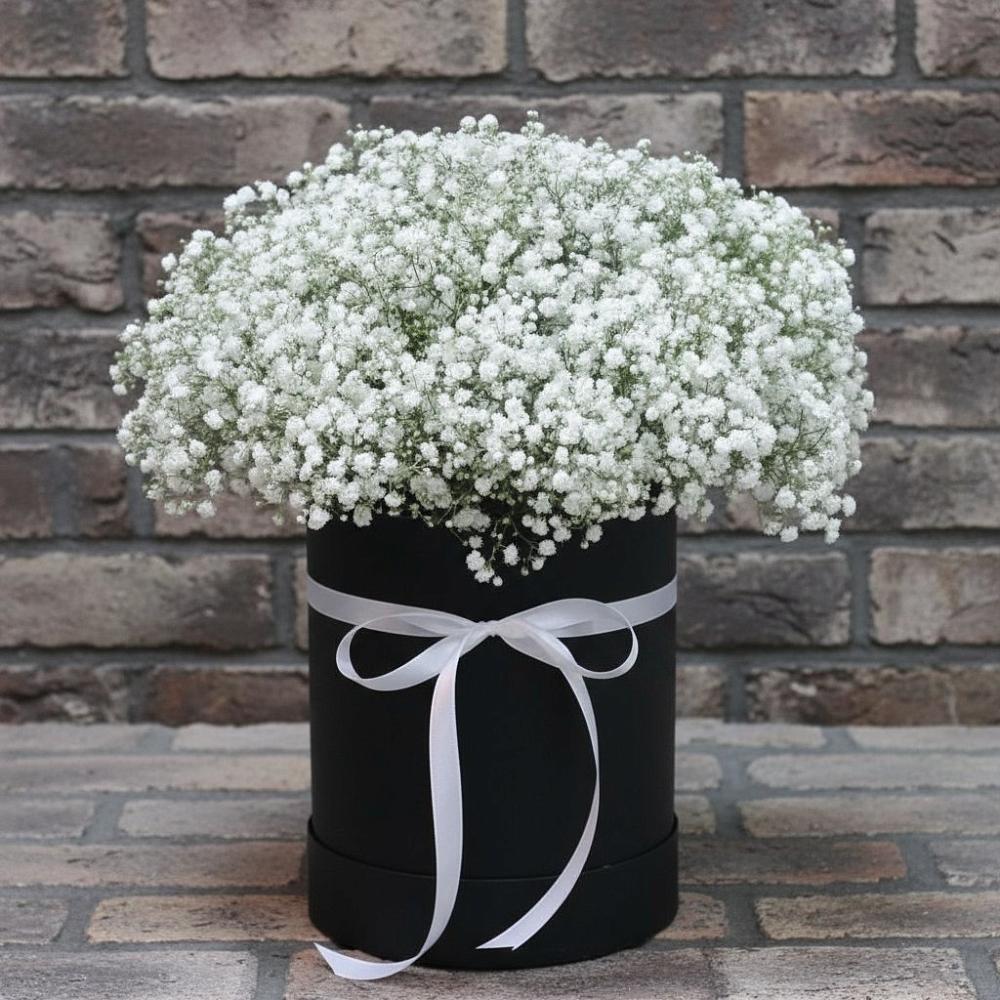 Цветочная композиция из Гипсофила в шляпной коробке в Петино