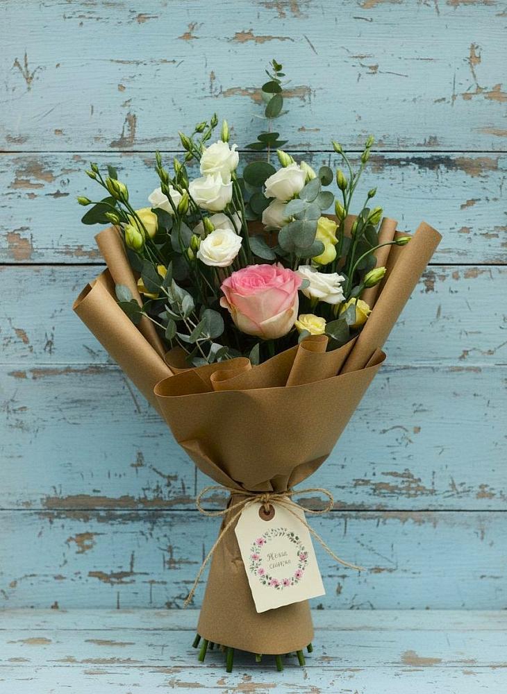 Букет цветов из: Розы и Лизиантусы в Петино