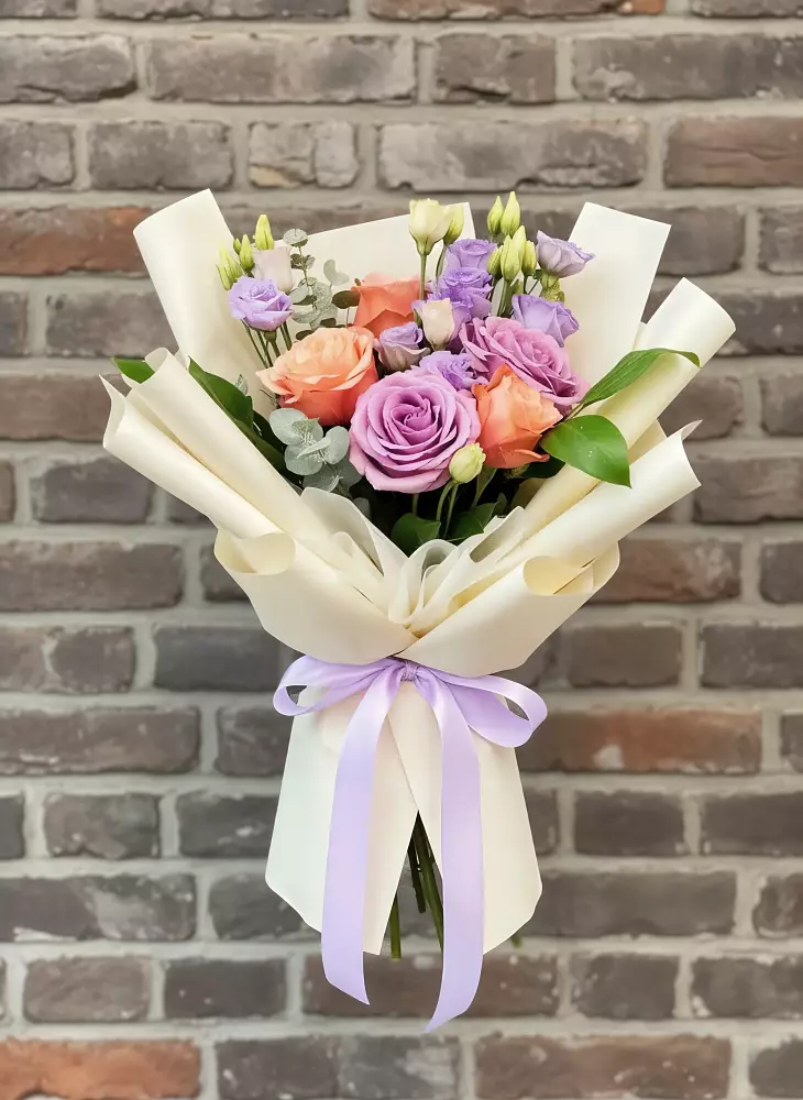 Букет цветов из: Лизиантусы и Розы в Петино