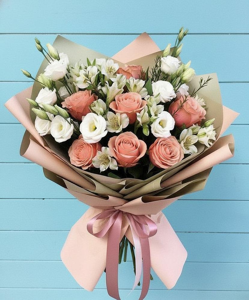 Букет цветов из: Розы, Альстромерии и Лизиантусы в Петино