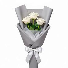 Букет 3 белые розы в Петино