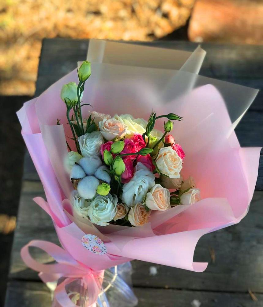 Букет цветов из: Розы и Лизиантусы в Петино