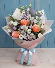 Букет цветов из:  Лизиантусы, Розы, Альстромерии и Гипсофила в Петино