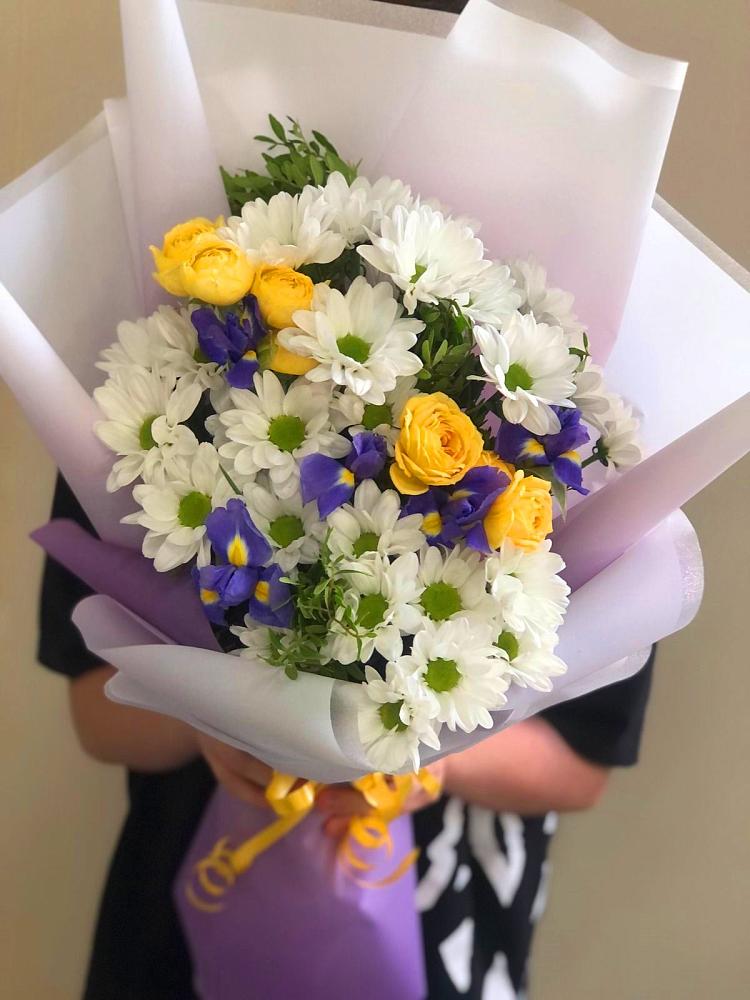 Букет цветов из: Ирисы, Хризантемы и Розы в Петино