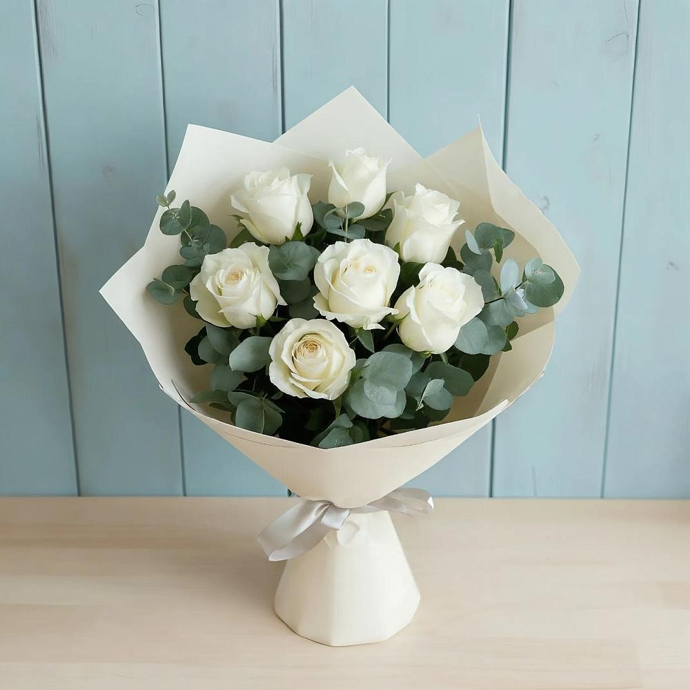 Букет Белые розы в Эвкалипте в Петино