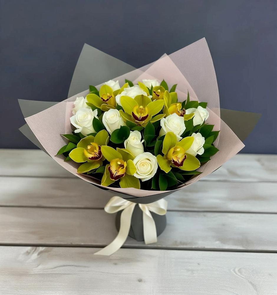 Букет цветов из: Орхидеи и Розы в Петино