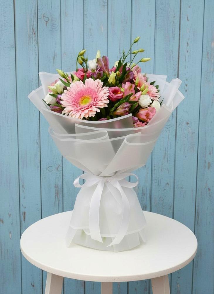 Букет цветов из: Герберы, Альстромерии и Лизиантусы в Петино