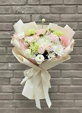 Букет цветов из:  Гвоздики, Розы, Лизиантусы и Хризантемы в Петино