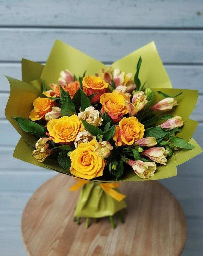 Букет цветов из: Альстромерии и Розы в Петино