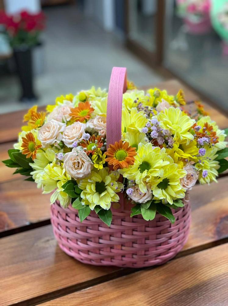 Цветочная композиция из Хризантемы и Розы в корзине в Петино