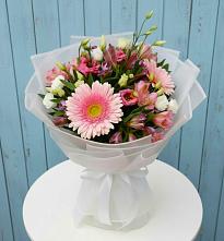Букет цветов из:  Герберы, Альстромерии и Лизиантусы #REPLACE_PRED# Петино