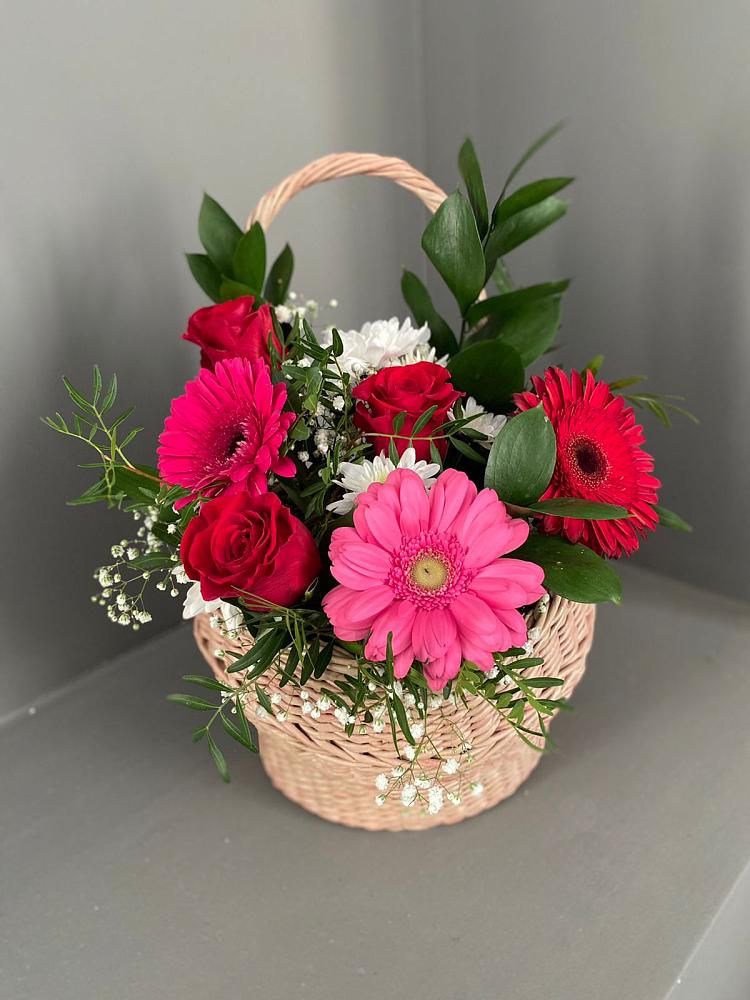 Цветочная композиция из Розы, Хризантемы и Герберы в корзине в Петино