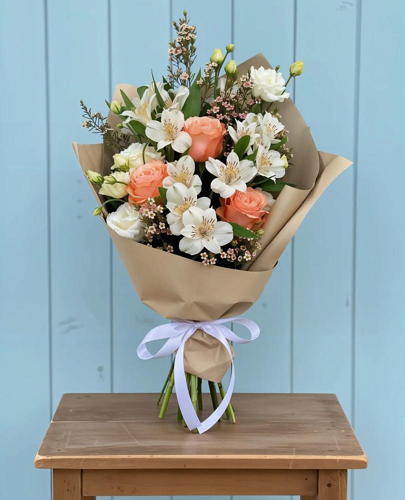 Букет цветов из: Альстромерии, Лизиантусы, Розы и Хризантемы в Петино