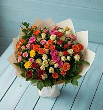 Букет Микс из разноцветных кустовых роз в Петино
