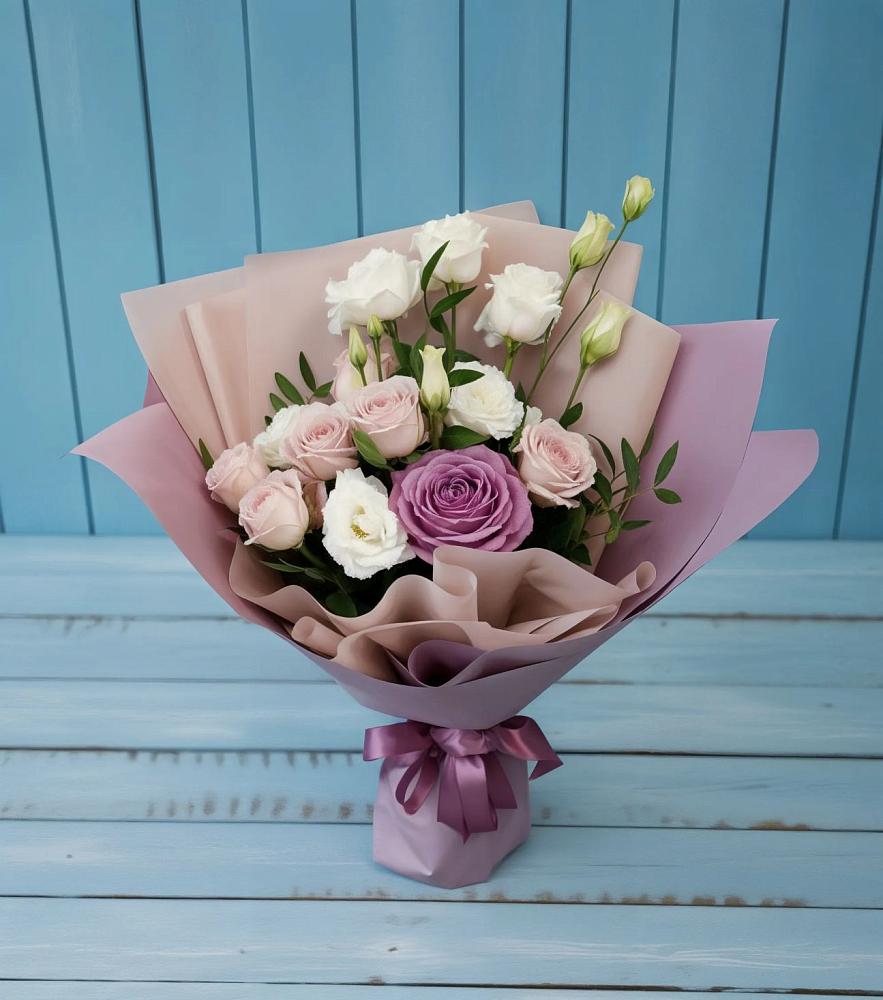 Букет цветов из: Розы и Лизиантусы в Петино